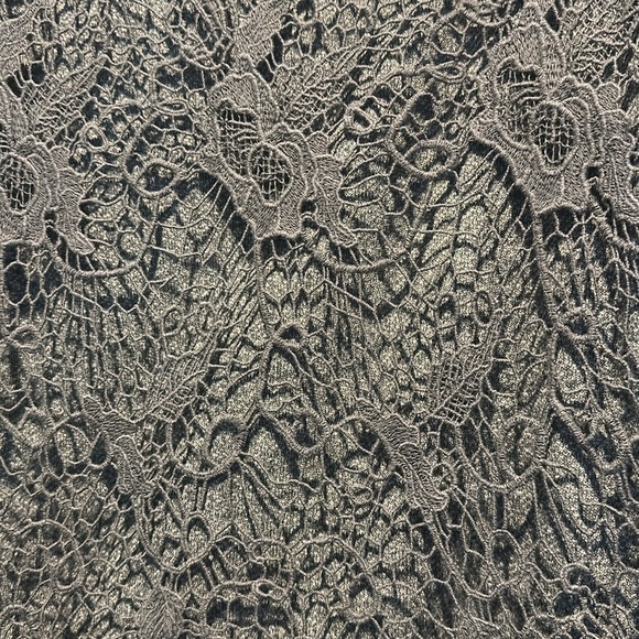 Gray long sleeve tee with lace detail - Picture 2 of 5